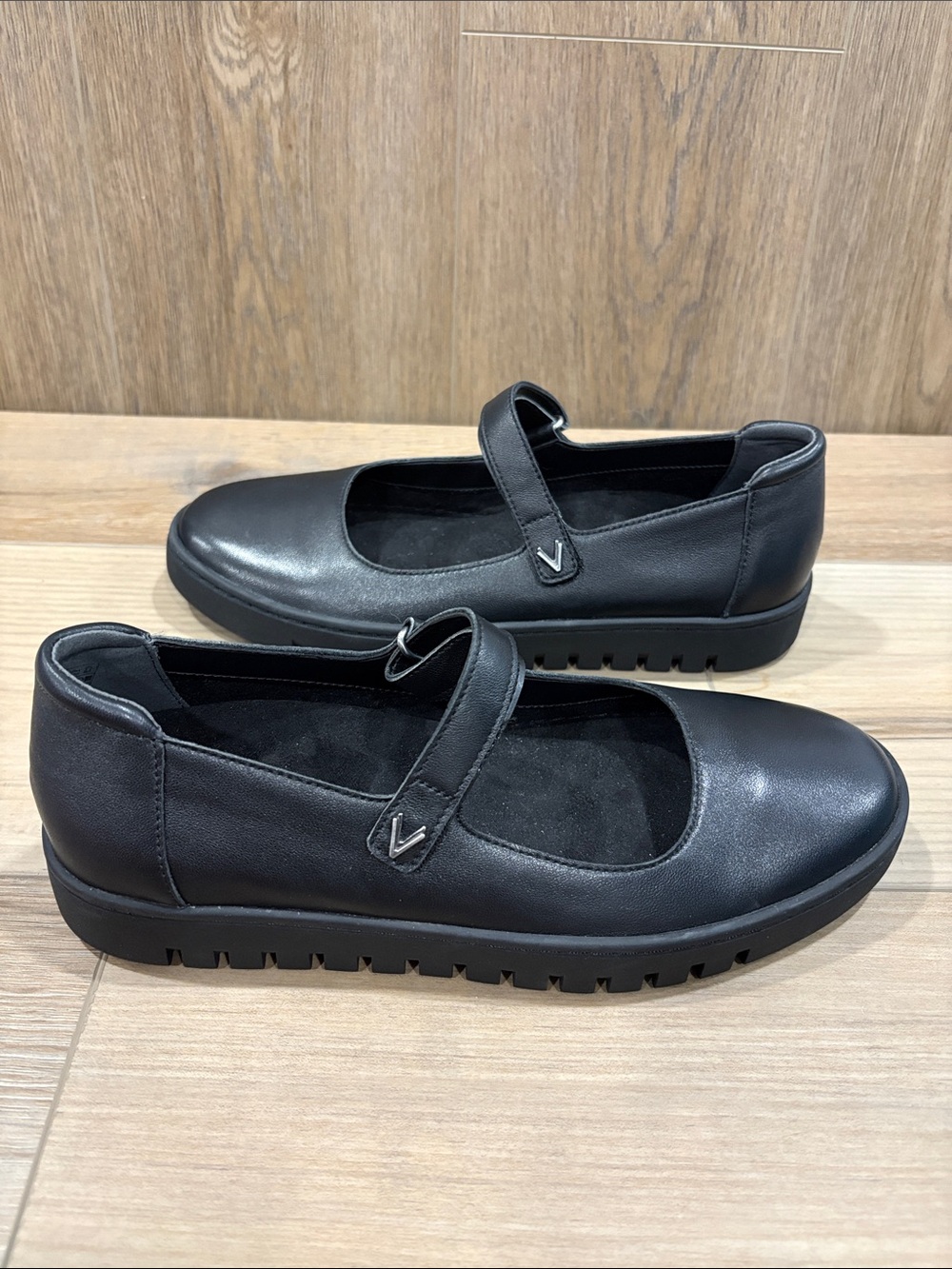 Vionic Uptown Mary Jane Leather Platform Comfort Black Flats 7.5 Wide sold out